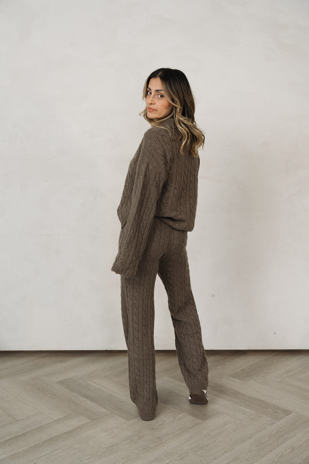 The Florence 100% Cashmere Sweater in Coffee